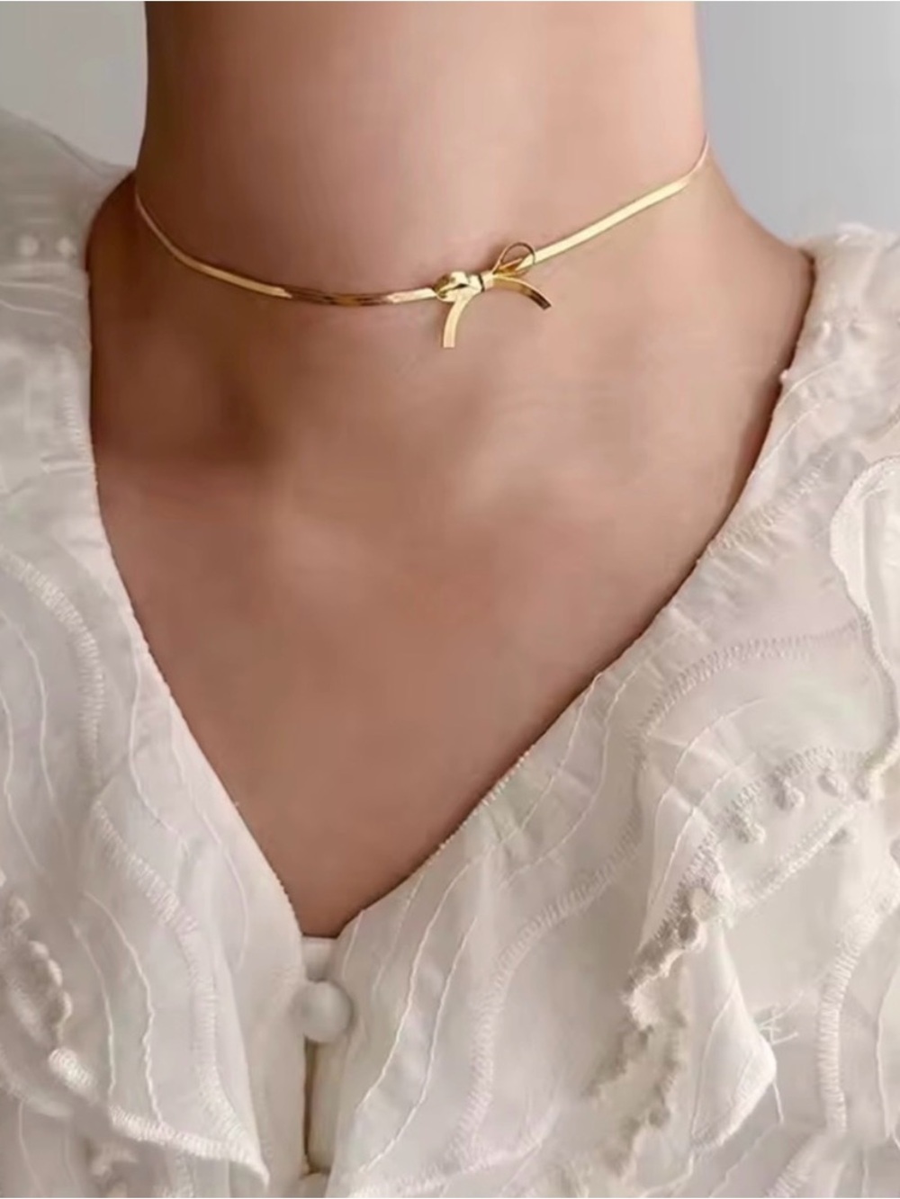 18 K Gold Choker Necklace
Short Bow Snake Bone Chain
Stainless Steel